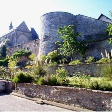 Hotel De La Tour Pont-de-lʼArche Exterior foto