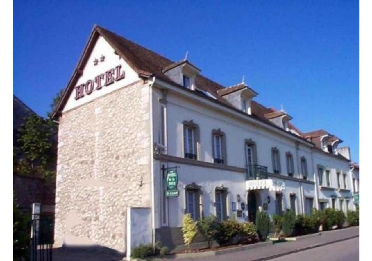 Hotel De La Tour Pont-de-lʼArche Exterior foto