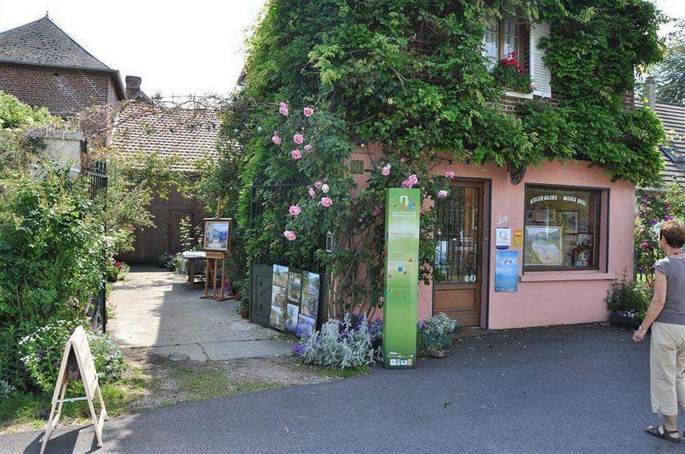 Hotel De La Tour Pont-de-lʼArche Exterior foto
