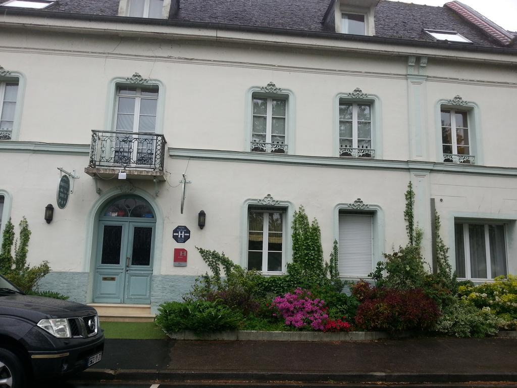 Hotel De La Tour Pont-de-lʼArche Exterior foto